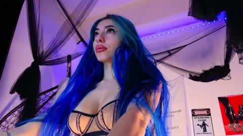 Snapshot of ariavossx chatting on November 2025 10:03:02 PM Aria online show from November 2025 10:03:02 PM