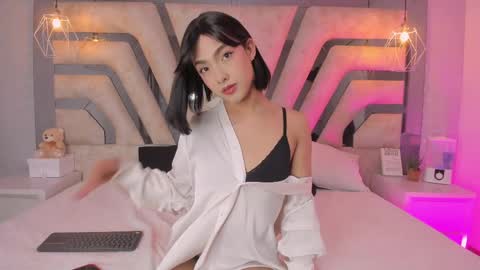 Snapshot of aribloom7 chatting on April 2026 08:04:02 PM Welcome to Ari room online show from April 2026 08:04:02 PM