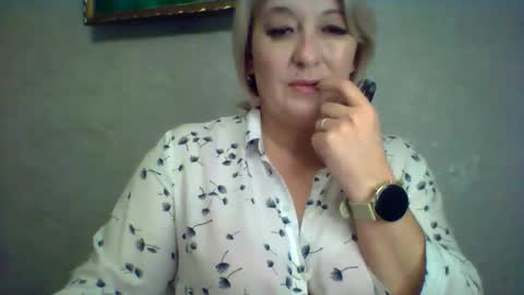 Snapshot of arielxloveresss chatting on November 2025 10:42:02 PM ArielXLoveresss online show from November 2025 10:42:02 PM