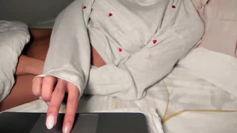 Snapshot of ariia1_ chatting on February 2026 05:37:01 AM Aria online show from February 2026 05:37:01 AM