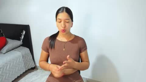 aristena_01 online show from November 2025 11:05:01 PM