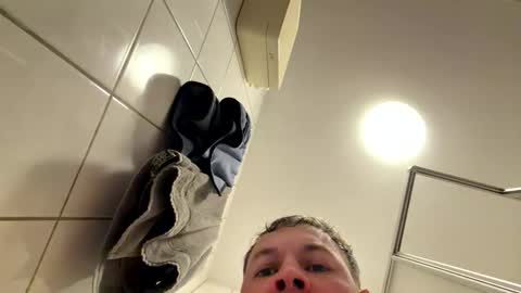 armyskater32 online show from May 2026 08:04:04 PM