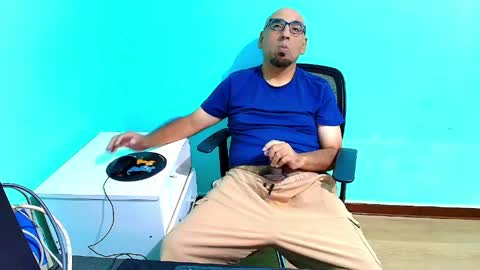 arnelux72 online show from May 2026 05:35:01 AM