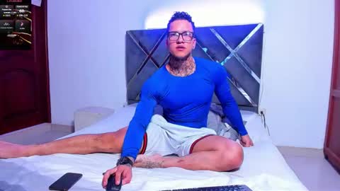 arnold sexy hot98 online show from November 2025 05:01:02 PM