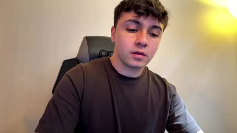 Snapshot of aron__cooper chatting on April 2026 02:43:01 PM aron__cooper online show from April 2026 02:43:01 PM