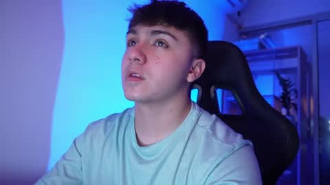Snapshot of aron__cooper chatting on April 2026 02:27:02 AM aron__cooper online show from April 2026 02:27:02 AM