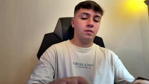 Snapshot of aron__cooper chatting on May 2026 02:10:01 PM aron__cooper online show from May 2026 02:10:01 PM