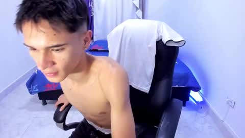 Aaron online show from October 2025 08:31:01 PM