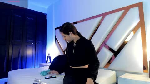 Aron cruz  online show from May 2026 01:19:01 PM