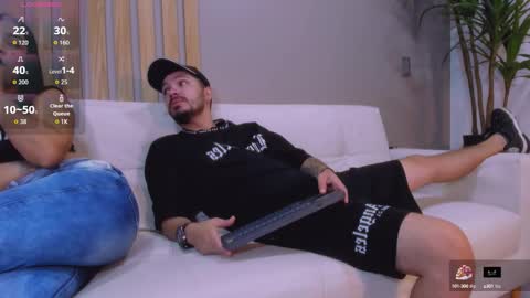 Snapshot of aronandluna chatting on October 2025 02:27:01 PM Aron and Luna online show from October 2025 02:27:01 PM