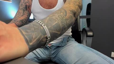 AronGrant online show from October 2025 09:32:01 AM