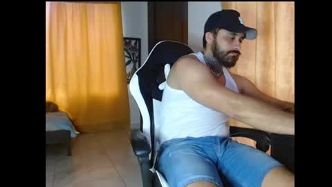 aronmiller online show from November 2025 09:59:01 PM