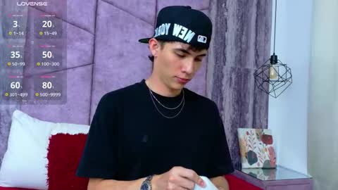 Arontawers online show from May 2026 07:44:01 PM