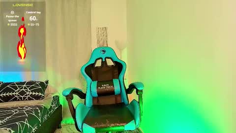 Snapshot of arontroy_wi chatting on September 2025 10:39:02 AM noah and ivy online show from September 2025 10:39:02 AM