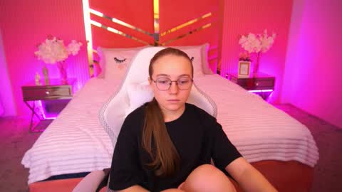 arrinawair online show from October 2025 07:50:02 AM