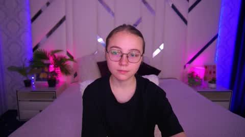 arrinawair online show from October 2025 07:51:02 AM