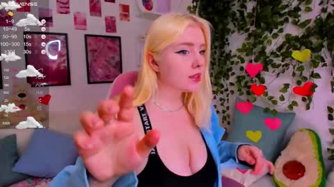 art_lovee_ online show from March 2026 01:33:02 AM