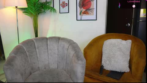 Chloe  online show from February 2025 09:22:02 AM