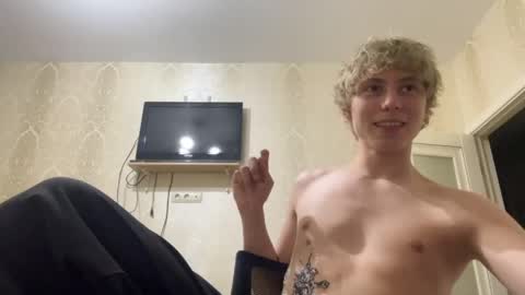 Snapshot of artem228play chatting on June 2026 12:00:02 AM artem228play online show from June 2026 12:00:02 AM