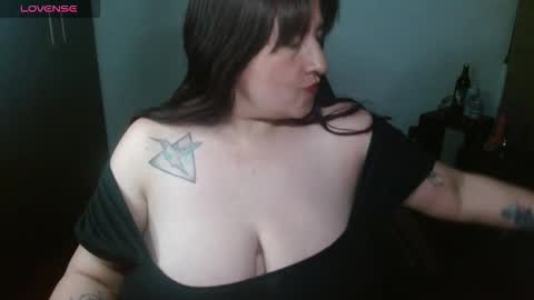 Snapshot of artemisa_bbloom chatting on September 2025 09:09:02 PM Christy. online show from September 2025 09:09:02 PM