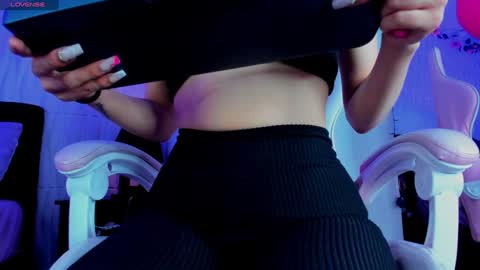 Snapshot of artemisa_leon chatting on January 2025 02:50:02 AM artemisa_leon online show from January 2025 02:50:02 AM