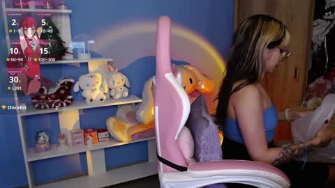 Snapshot of artic_love chatting on December 2024 06:21:02 AM Lenna online show from December 2024 06:21:02 AM