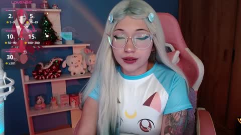 Snapshot of artic_love chatting on December 2024 12:24:01 AM Lenna online show from December 2024 12:24:01 AM