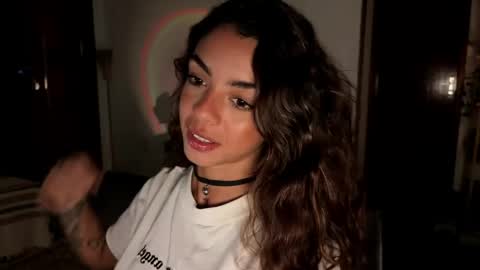 Snapshot of artisis_ chatting on April 2026 09:50:02 PM isis online show from April 2026 09:50:02 PM