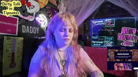 Snapshot of artsyheartsyy chatting on May 2026 02:28:01 AM ArtsyHeartsyy online show from May 2026 02:28:01 AM