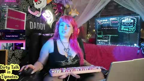 Snapshot of artsyheartsyy chatting on June 2026 02:51:01 AM ArtsyHeartsyy online show from June 2026 02:51:01 AM