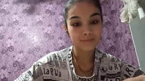 Snapshot of arvillahamner chatting on December 2025 06:59:02 PM Amina online show from December 2025 06:59:02 PM