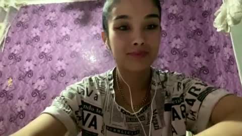 Snapshot of arvillahamner chatting on December 2025 07:00:01 PM Amina online show from December 2025 07:00:01 PM