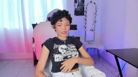 Snapshot of ary_and_kel chatting on February 2025 09:27:02 PM Ariana and Kelsieh online show from February 2025 09:27:02 PM