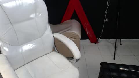 aryahmoon online show from February 2026 09:33:01 PM