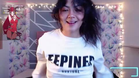 Snapshot of asaray_t chatting on November 2025 01:44:01 PM Saray online show from November 2025 01:44:01 PM