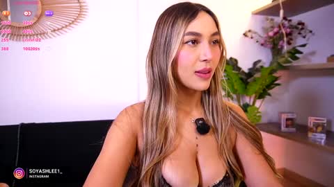 Snapshot of ashley2004_ chatting on November 2025 11:14:01 PM Nay online show from November 2025 11:14:01 PM