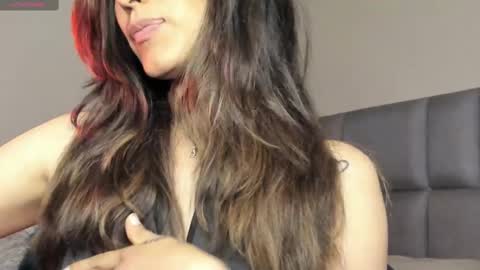 Carolina  online show from February 2025 03:01:02 AM