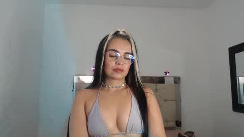 ashley__tylor online show from January 2025 03:33:01 AM