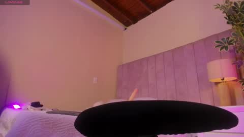 Snapshot of ashley_beaomunt chatting on April 2026 11:11:02 AM ashley_beaomunt online show from April 2026 11:11:02 AM