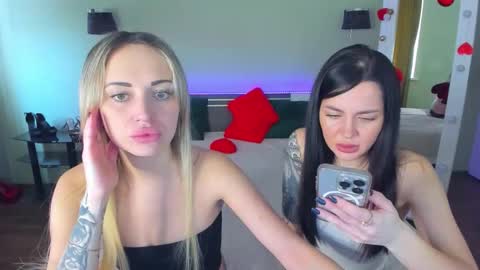 Snapshot of ashley_crashly chatting on March 2026 08:09:01 AM Alina online show from March 2026 08:09:01 AM