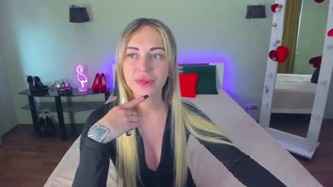 Snapshot of ashley_crashly chatting on March 2026 09:20:01 AM Alina online show from March 2026 09:20:01 AM