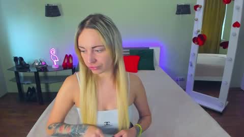 Snapshot of ashley_crashly chatting on April 2026 07:39:01 AM Alina online show from April 2026 07:39:01 AM