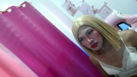 Snapshot of ashley_cummer chatting on May 2026 02:52:01 AM ashley_cummer online show from May 2026 02:52:01 AM
