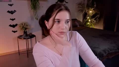 Snapshot of ashley_glen chatting on October 2025 07:45:01 AM online show from October 2025 07:45:01 AM