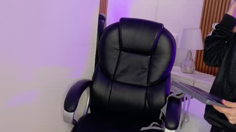 Ashley  online show from October 2025 06:03:02 AM