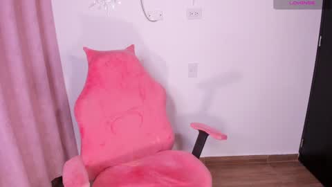 Ashleyy18   online show from February 2025 08:50:01 AM