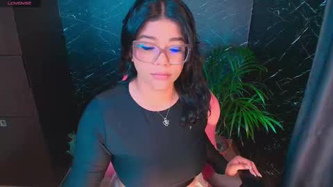 Ashleyy18   online show from December 2025 04:47:01 PM