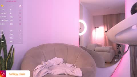 Ashley Fox online show from February 2025 04:04:02 AM