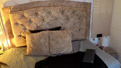 ashlybloom1 online show from July 2026 12:23:01 PM