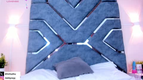 Ashly  online show from December 2024 10:22:01 PM